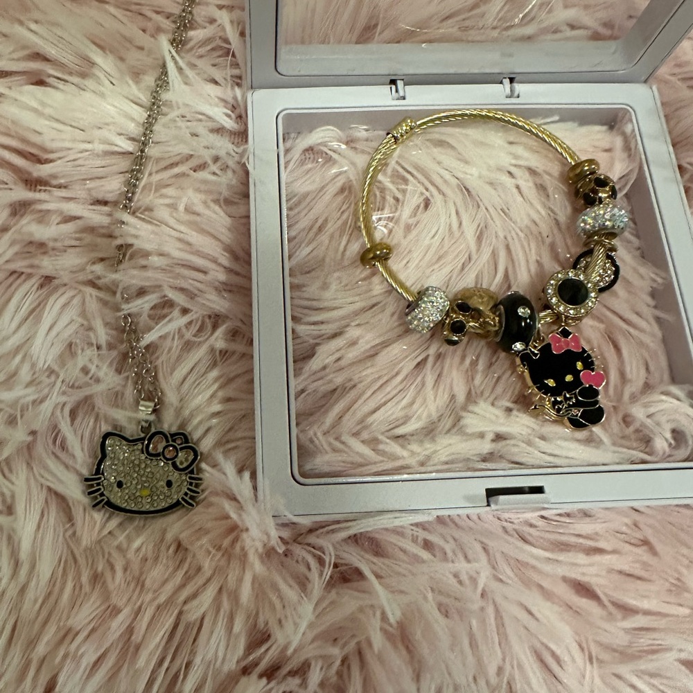 Hello Kitty Necklace & Bracelet Set